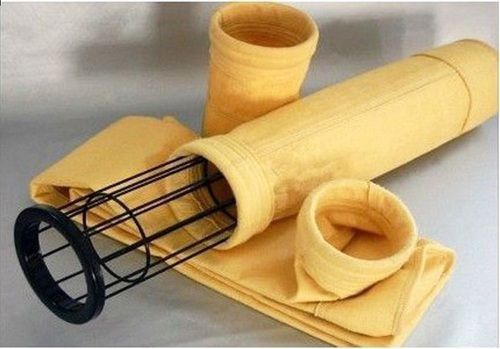 Resistencia ácida pura de los bolsos de filtro del extractor de polvo de la planta siderúrgica P84 de la temperatura alta el 100% 500~550 G/M