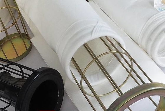 bolso de filtro de Desgaste-resistencia del colector de polvo del poliéster 550GSM para la planta del cemento